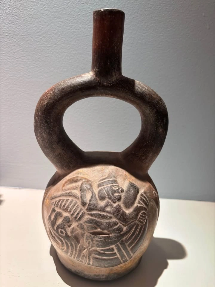 Pre-Columbian Pottery Stirrup Vessel - photo 2