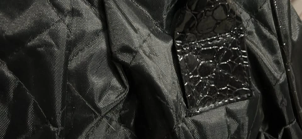 Large spacious snake print duffle / shoulder bag - photo 4