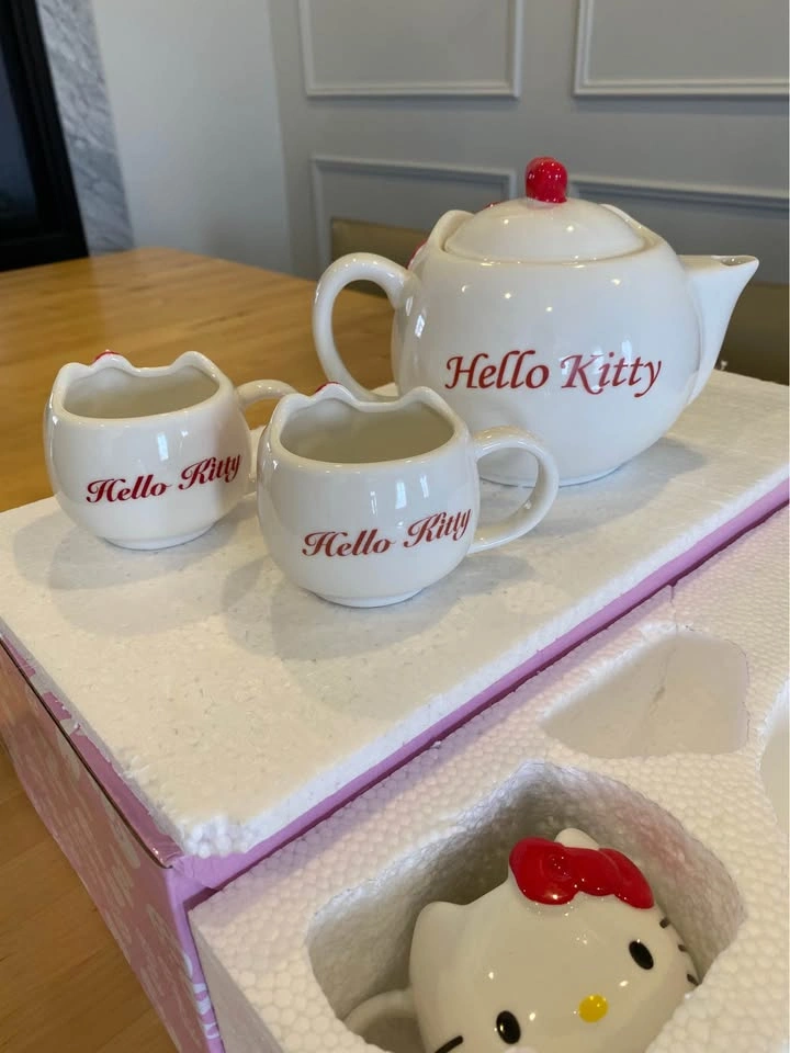 Vintage Ceramic Hello Kitty Teapot & 4 Teacups Set – New in Box - photo 5