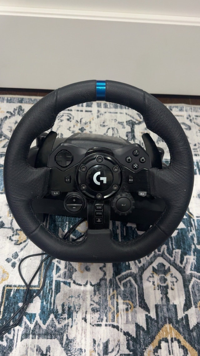 Logitech G923 Racing Wheel + Pedals + Logitech Shifter