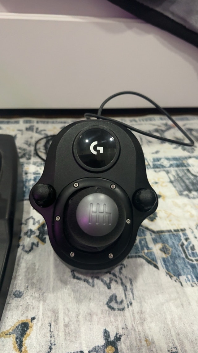 Logitech G923 Racing Wheel + Pedals + Logitech Shifter - photo 3