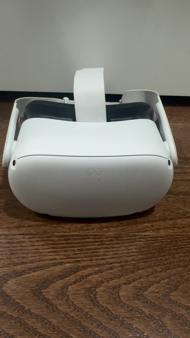 Meta Quest 2 VR Headset 128GB +Controllers - photo 3