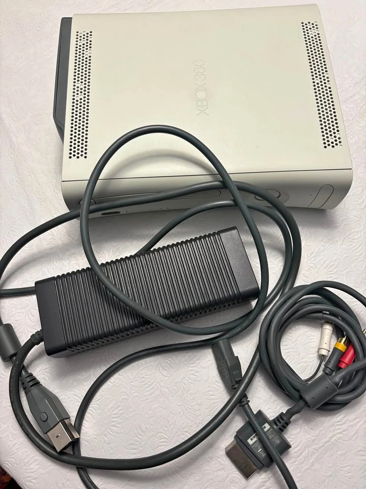 Microsoft Xbox 360 Console Bundle