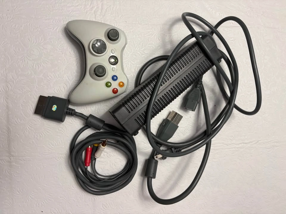 Microsoft Xbox 360 Console Bundle - photo 2