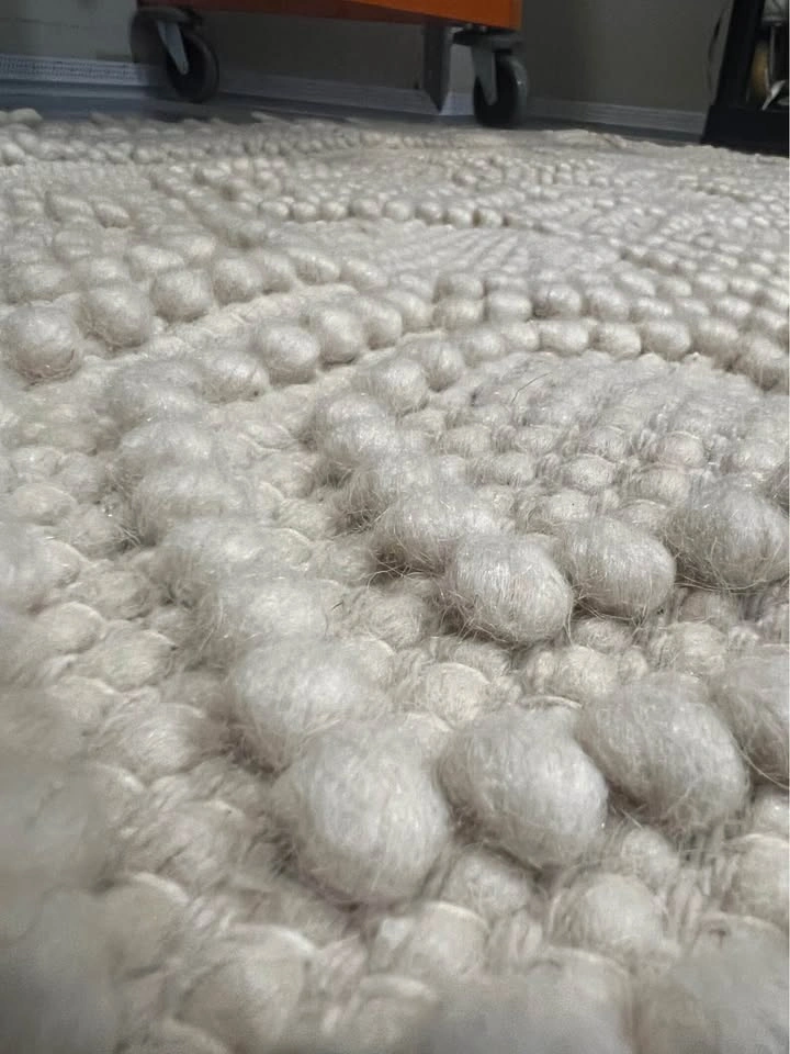 Cream Textured Wool Area Rug with Fringe 5’x9’ - photo 3