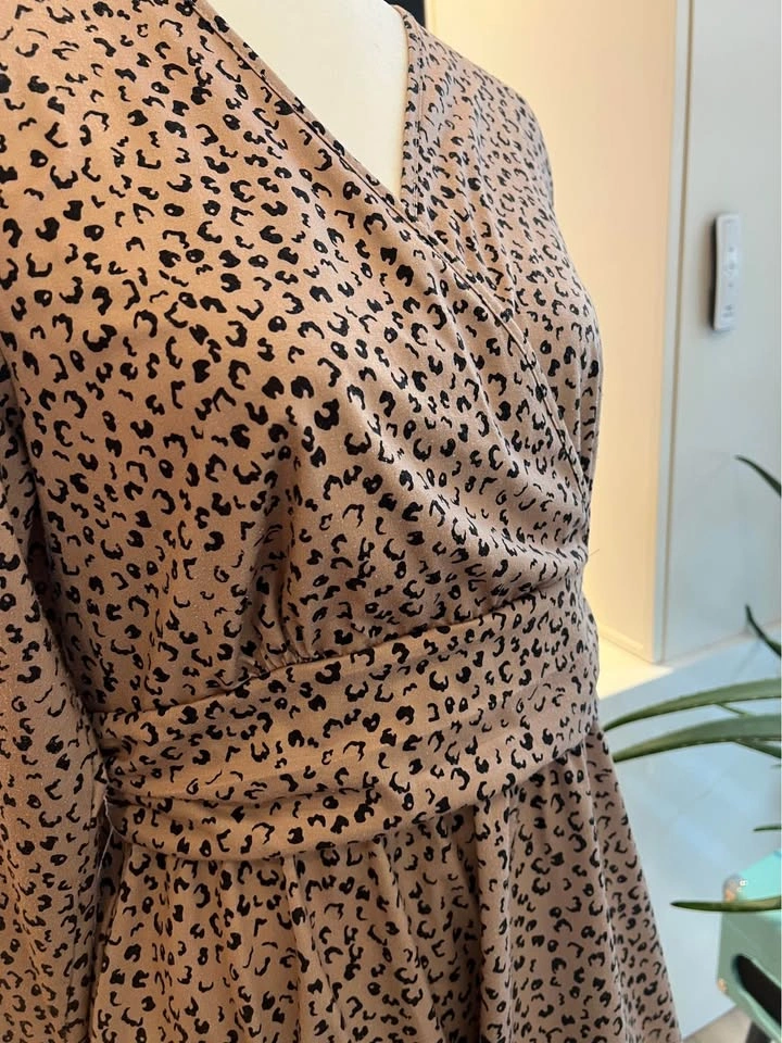 Leopard Print Long Sleeve, pockets Wrap Dress- L - photo 2