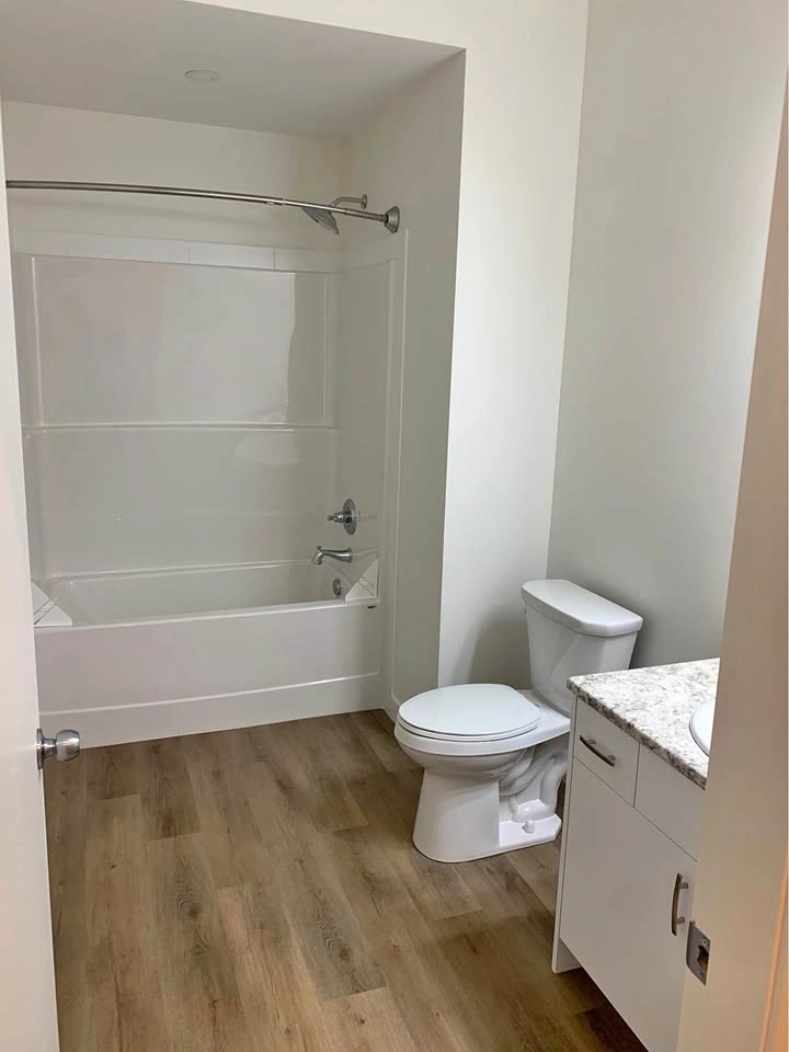 Unique 2 Bedroom 1 Bathroom Apartment with Mountain View - photo 4
