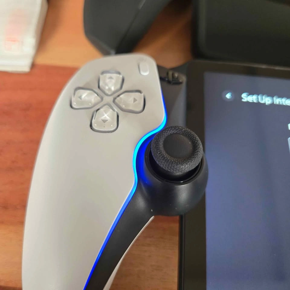 Playstation Portal. Good condition w/ case, screen protectors an - photo 3