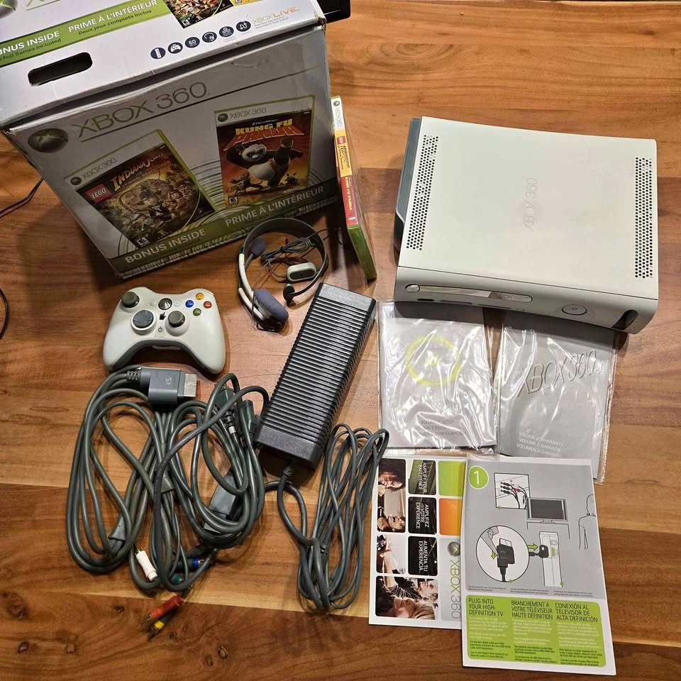 Xbox 360 60GB CIB with Accessories