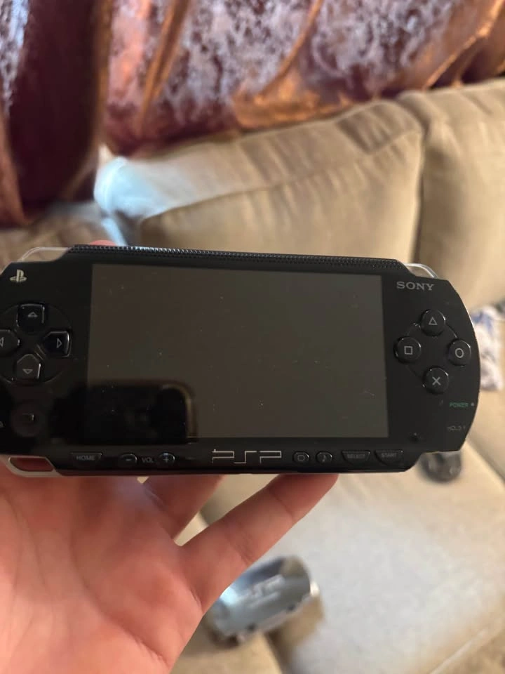 Broken PSP for parts/repairs - photo 2