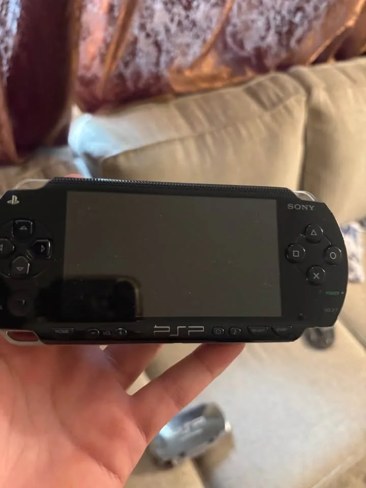 Broken PSP for parts/repairs - photo 2