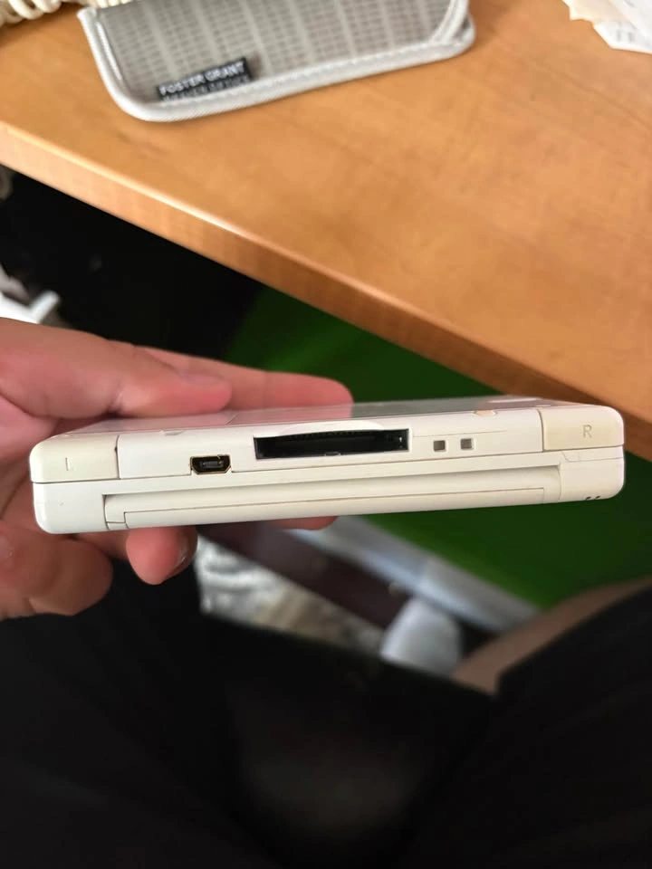 Broken DS Lite for parts/repair - photo 4
