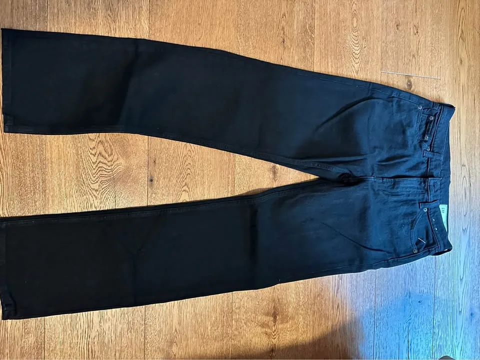 Woman’s GAP 90s straight high rise jeans - size 27 black image indicator(2)