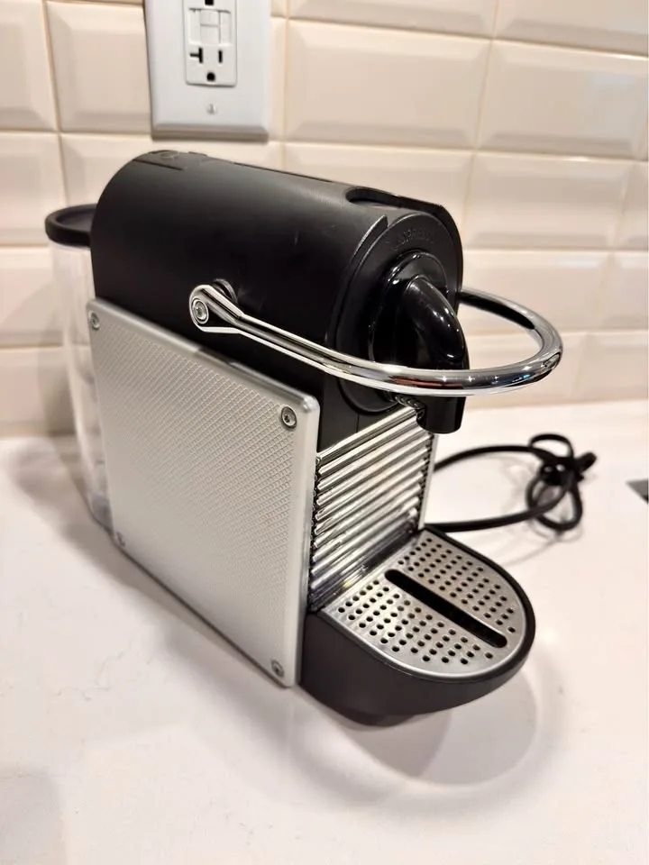Nespresso Pixie Espresso Machine