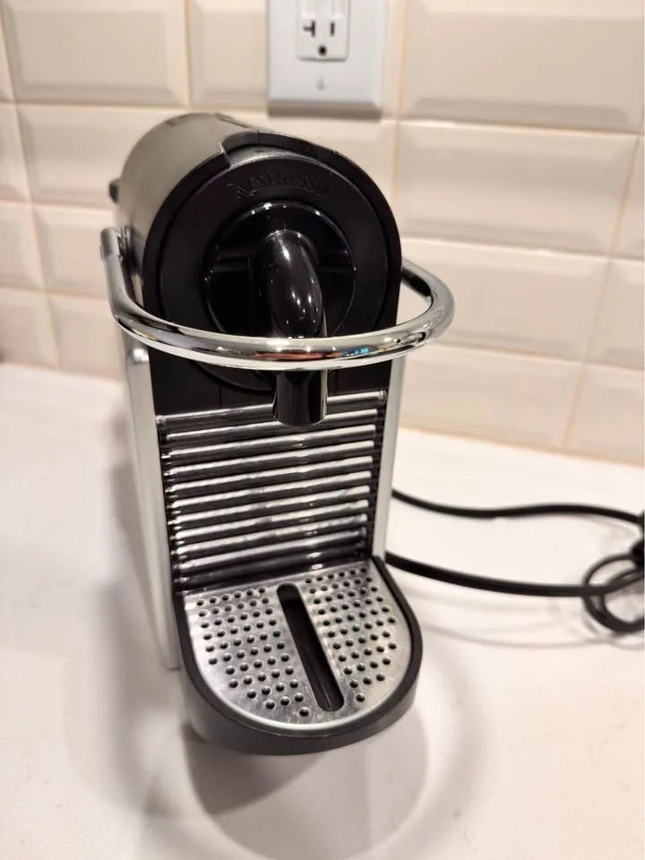Nespresso Pixie Espresso Machine - photo 4