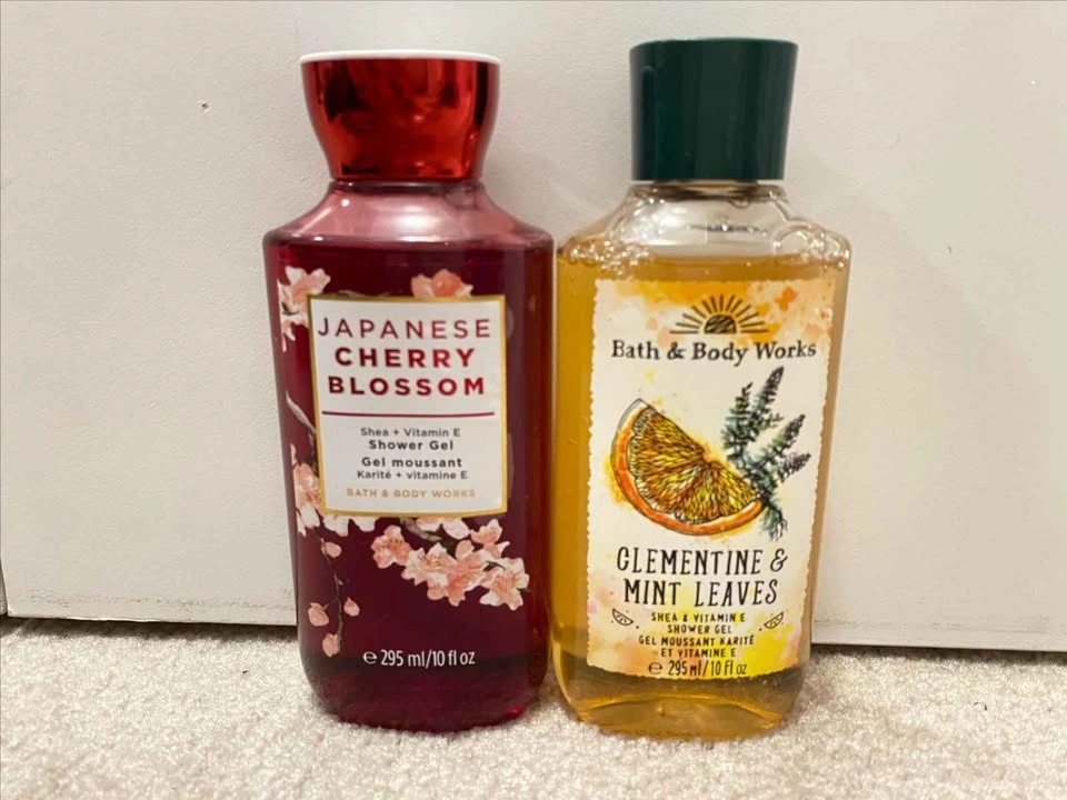Body lotions/sanitizers/bubble bath necessities - photo 2