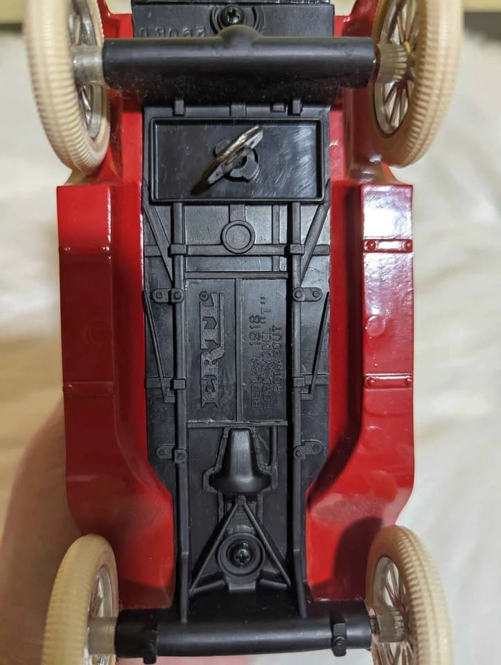 Vintage 1918 Ford Eastview Diecast Bank - photo 4