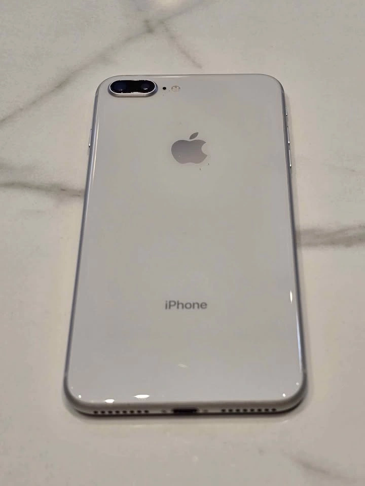 iPhone 8 Plus 256GB - White | Unlocked | Great Condition - photo 2