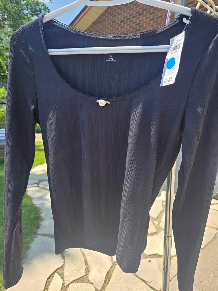 Men's and Women's Clothing - photo 2