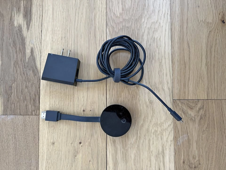 Google - Chromecast Ultra 4K Streaming Media Player - Black