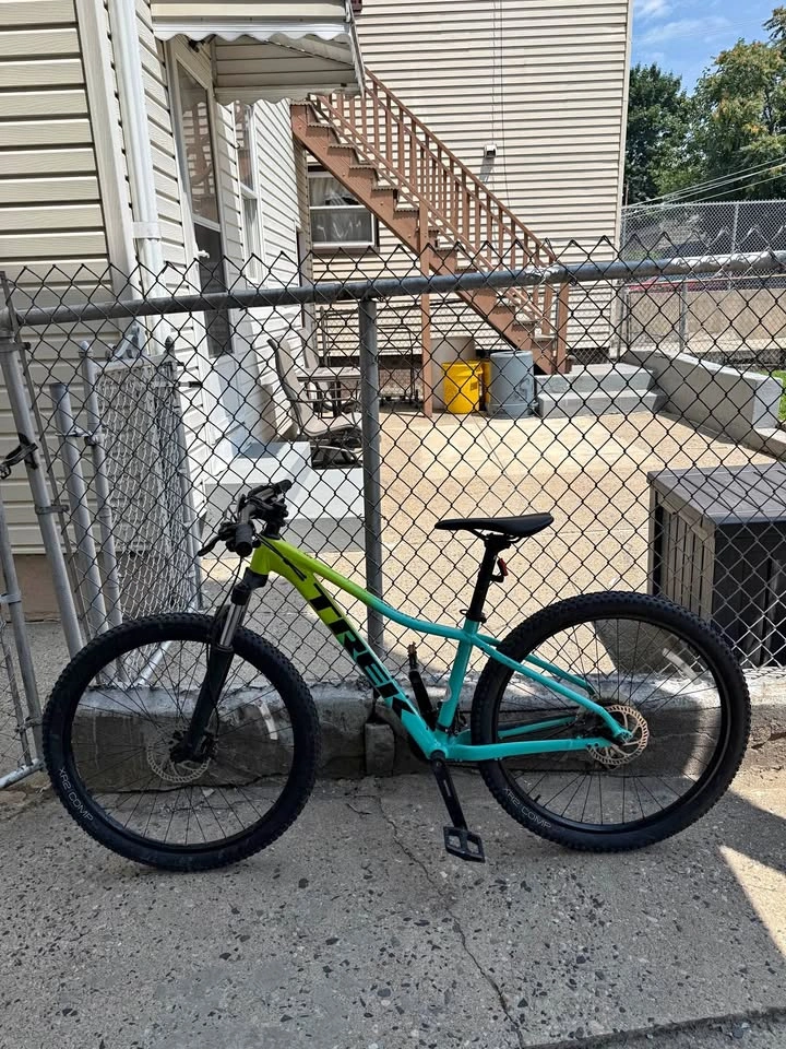 Trek Marlin 5 Mountain Bike - Size S - Like New
