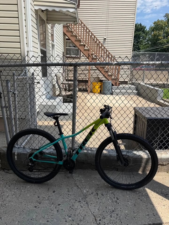 Trek Marlin 5 Mountain Bike - Size S - Like New - photo 2