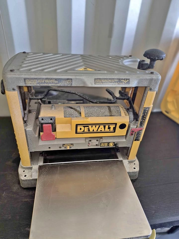 DEWALT 12 1/2-inch Thickness Planer with 3-Knife Cutter Head