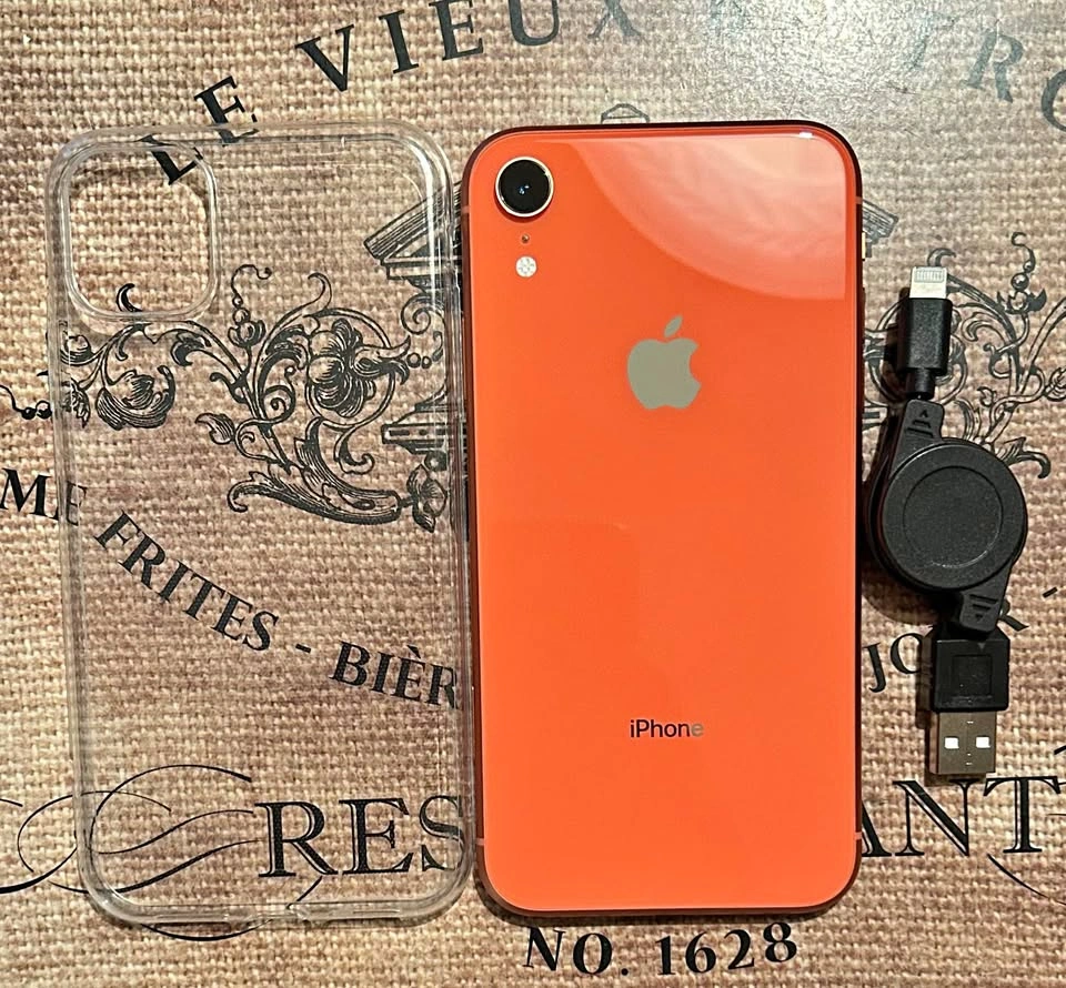 (100%)iPhone XR 64GB-Excellent Con+ Accessories