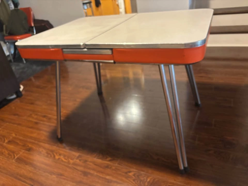 Retro orange dining table and 2 chairs - photo 2
