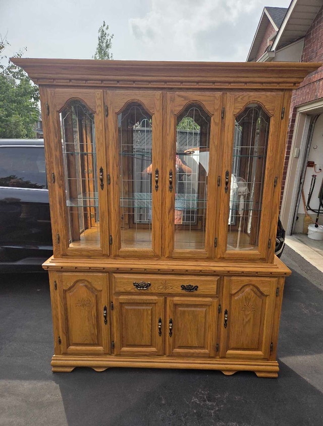 Table with 6 Chairs, Hutch with Buffet - photo 3