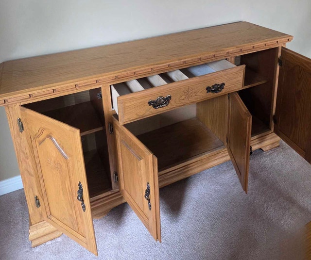Table with 6 Chairs, Hutch with Buffet - photo 4