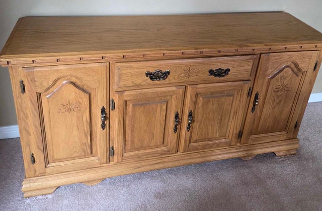 Table with 6 Chairs, Hutch with Buffet - photo 5