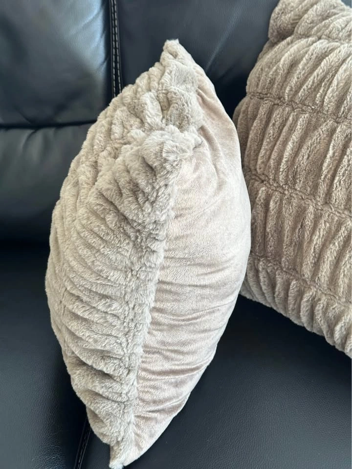 Set of 2 Taupe Textured Faux Fur Throw Pillows - photo 3