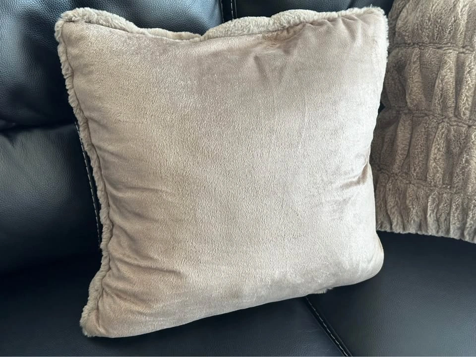 Set of 2 Taupe Textured Faux Fur Throw Pillows - photo 4