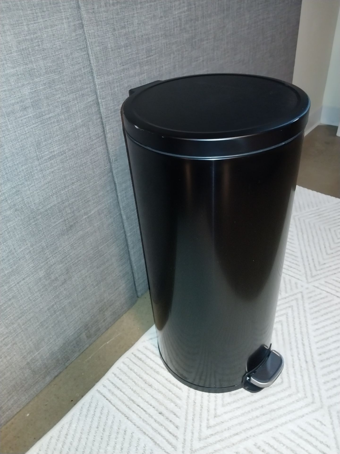 Modern Black Step Trash Can – 100% Clean & Sanitized