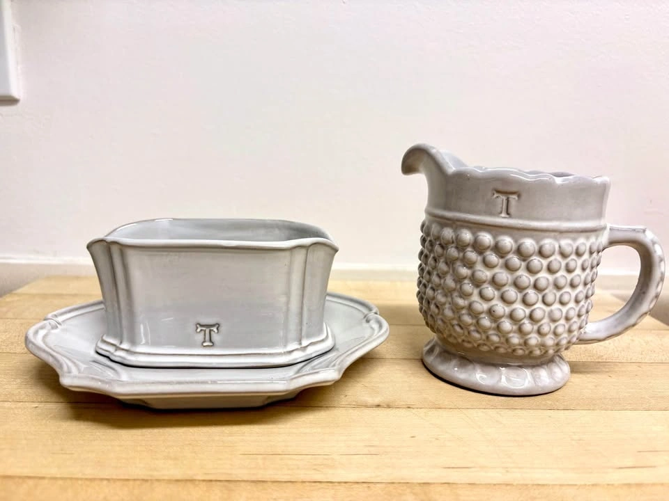 Trinitate Sugar Bowl with Plate and Creamer Pitcher - photo 3