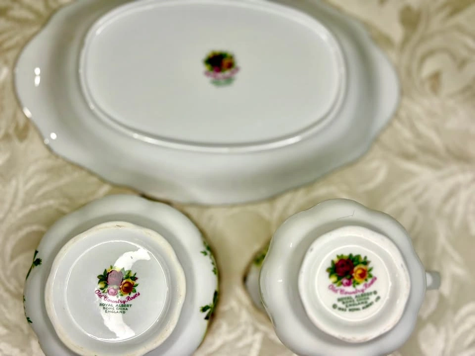 Royal Albert Old Country Roses Creamer, Sugar Bowl, and Tray Set - photo 3
