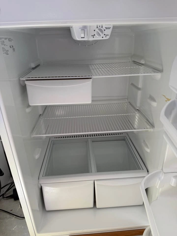 Fridge/freezer in Okotoks - photo 5