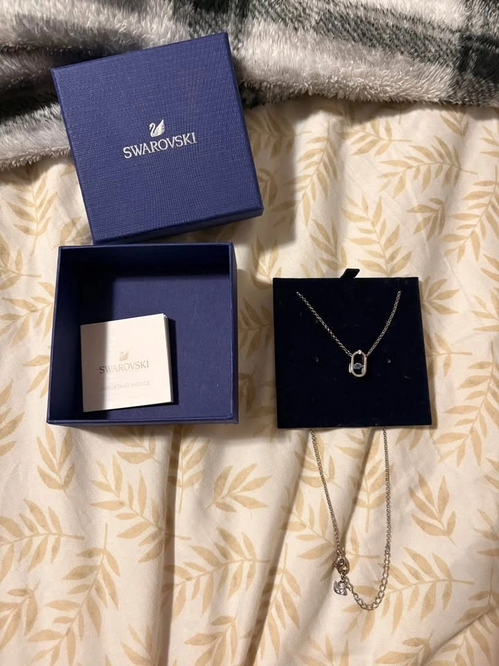 Swarovski round cut necklace
