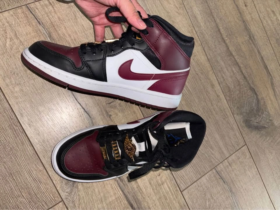 Jordan 1 mid beetroot - photo 2