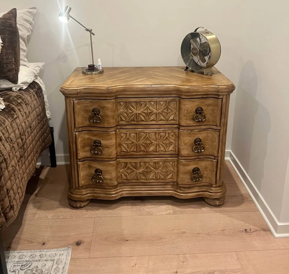 Vintage Bernhardt 3-Drawer Carved Bowfront Bachelor's Chest