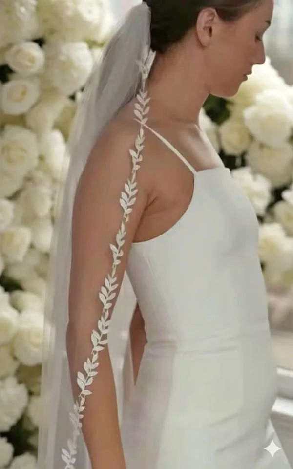 Leaf lined Soft white veil thumbnail