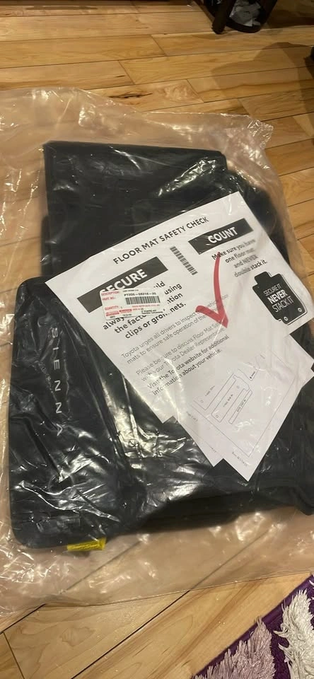 Toyota SIENNA floor mat - photo 2