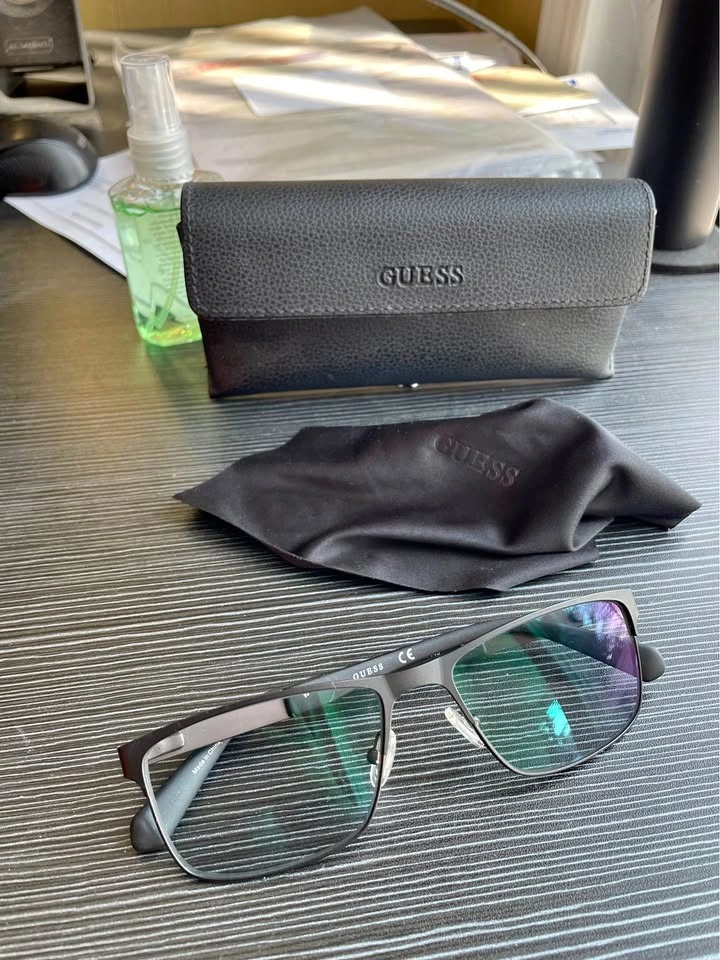 GUESS Screen Protector Glass for Computer Use - New