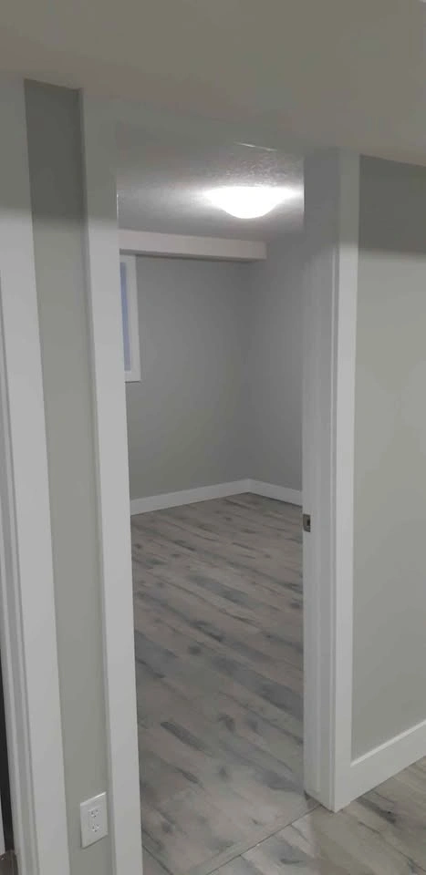 Gorgeous basement suite in 286 Fraser way nw - photo 3