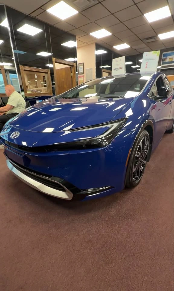 2026 Toyota Prius Plug-in Hybrid · XSE - photo 2