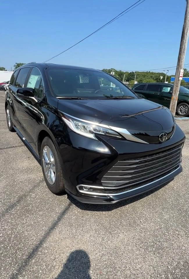 2026 Toyota Sienna · Limited Minivan 4D - photo 2
