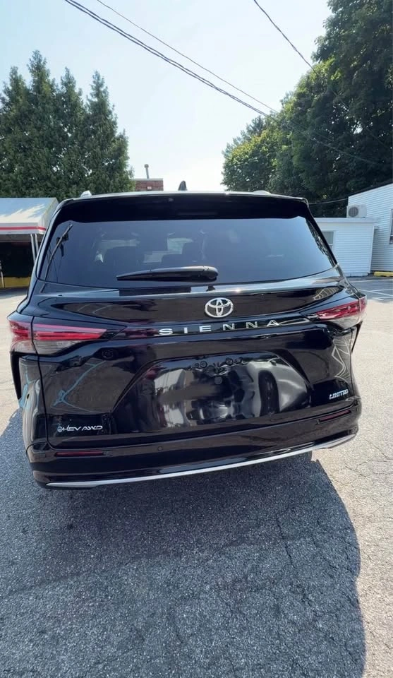 2026 Toyota Sienna · Limited Minivan 4D - photo 4