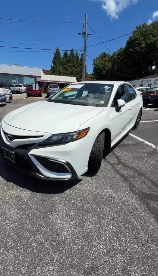 2023 Toyota Camry · SE Sedan 4D - photo 3