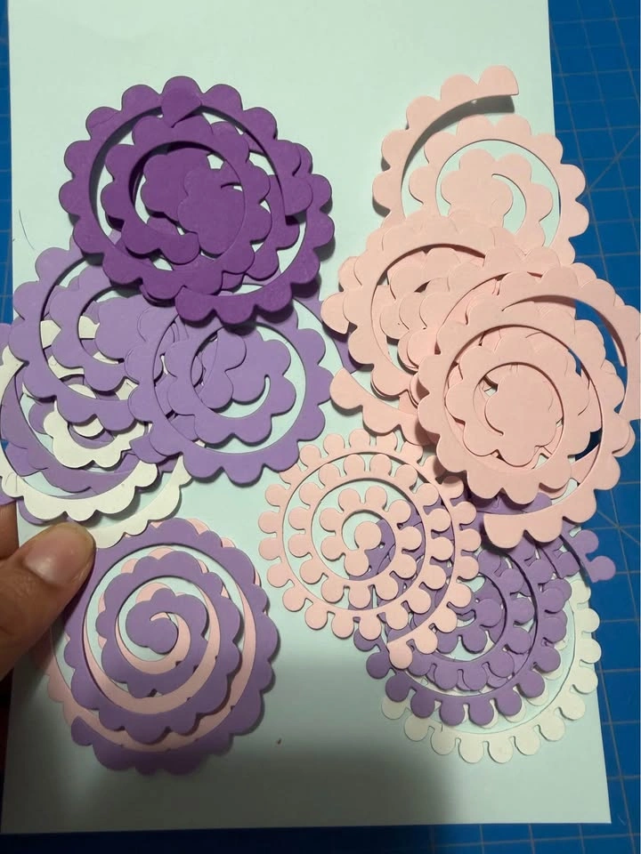 Paper Flower Die-Cut Spirals | DIY Rolled Rose Kit - photo 2